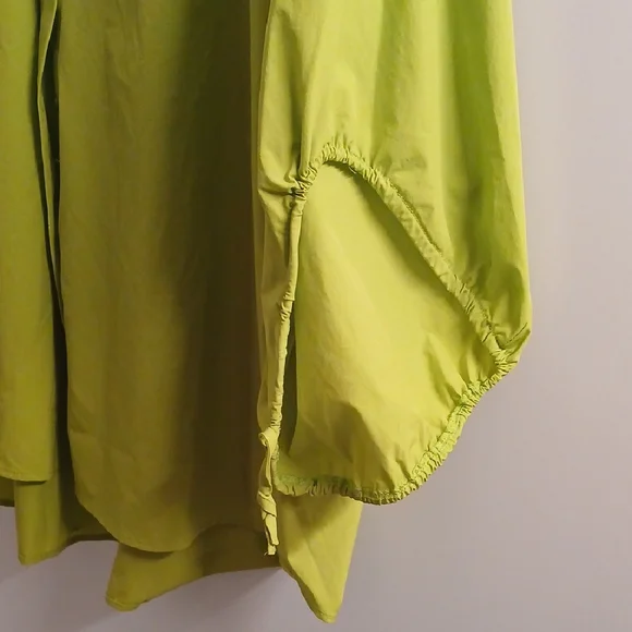 DAVI & DANI Vibrant Green Top - Picture 2 of 7